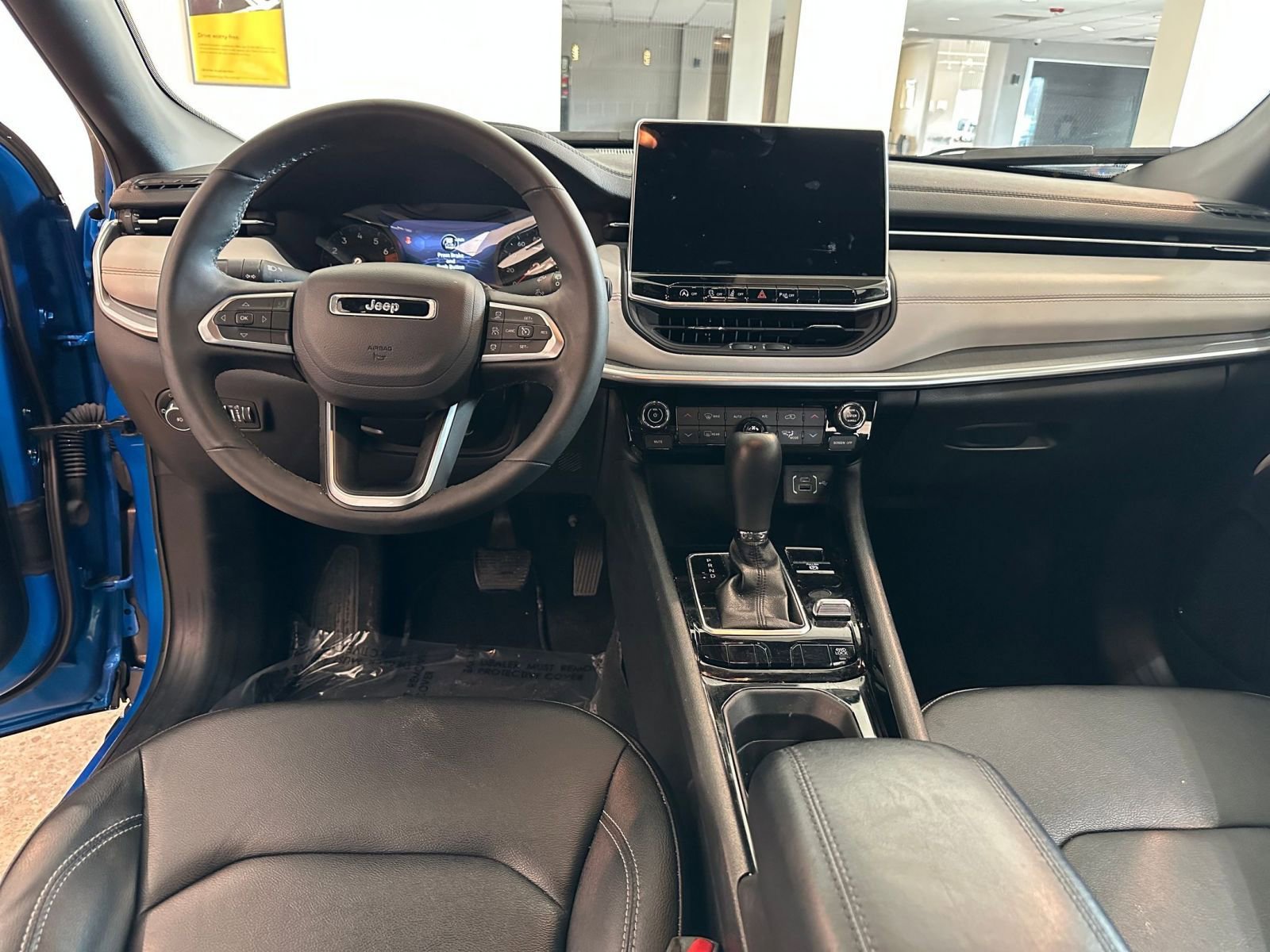 Used 2025 Jeep Compass Limited image 34