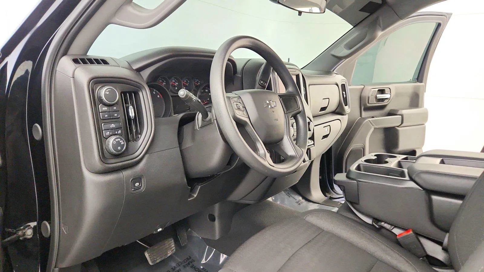 Used 2025 Chevrolet Silverado 1500 Custom Trail Boss AWD/4WD image 16