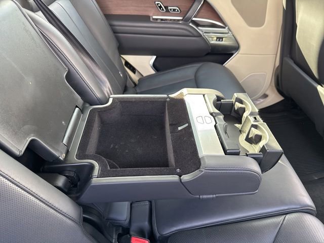 Used 2023 Land Rover Range Rover Long Wheelbase SE image 32