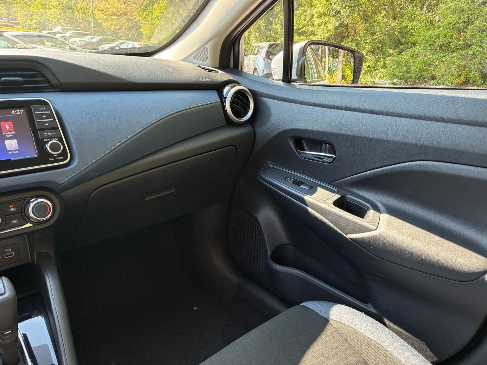 Used 2025 Nissan Versa SV image 36