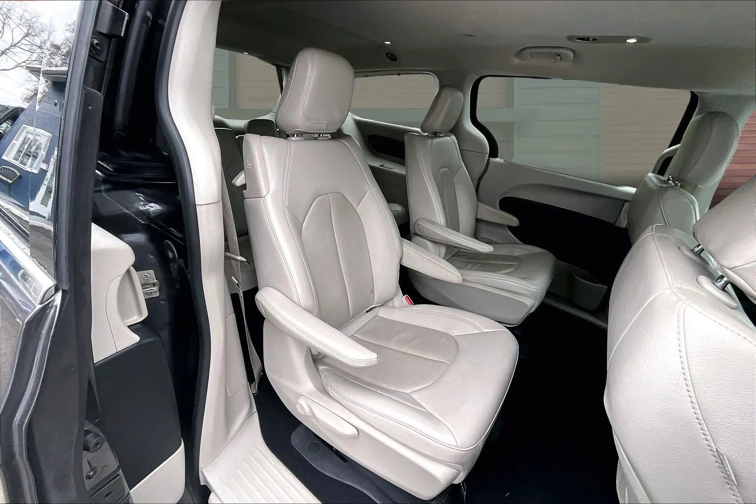 Used 2021 Chrysler Pacifica Touring-L image 26