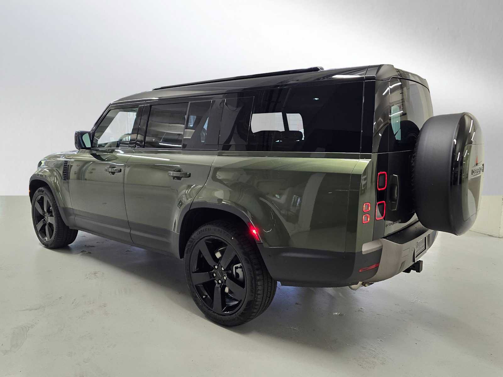 New 2026 Land Rover Defender 130 S AWD/4WD image 3