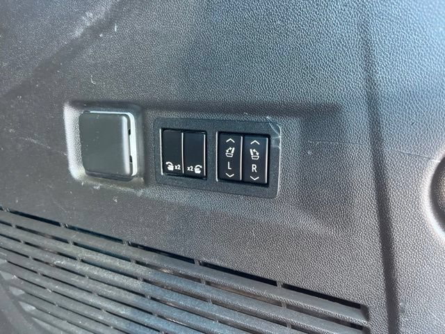Used 2021 GMC Yukon AT4 w/ AT4 Premium Package AWD/4WD image 9