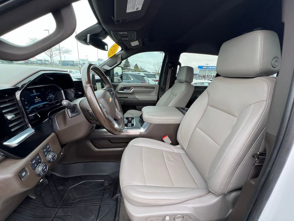 Used 2024 Chevrolet Silverado 3500 LTZ w/ LTZ Convenience Package image 21