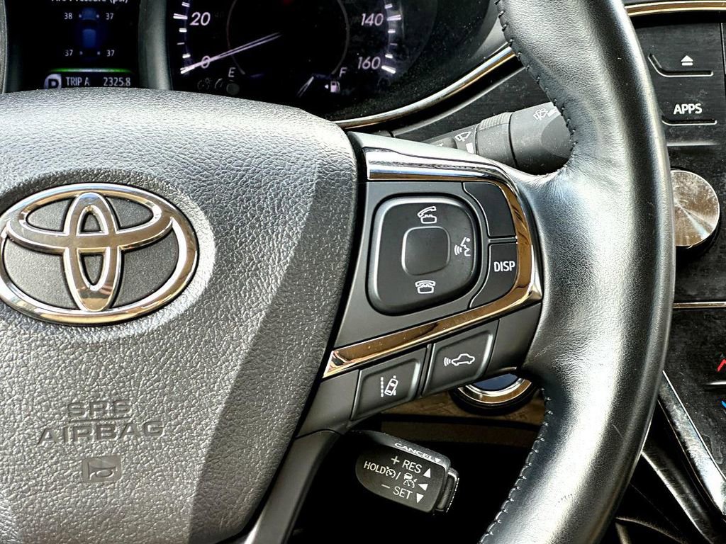 Used 2018 Toyota Avalon Limited image 26