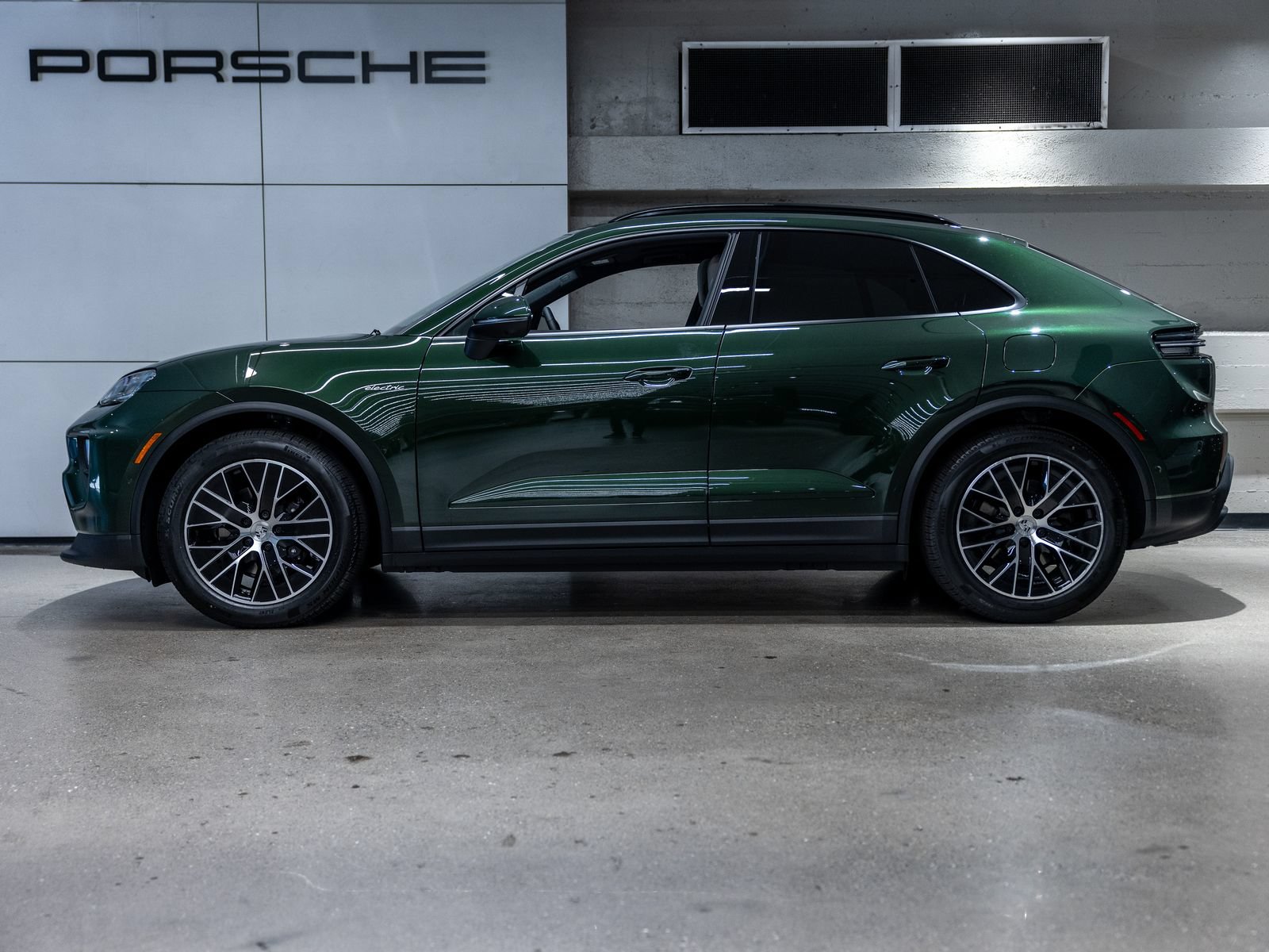 New 2026 Porsche Macan 4 Electric AWD/4WD image 2