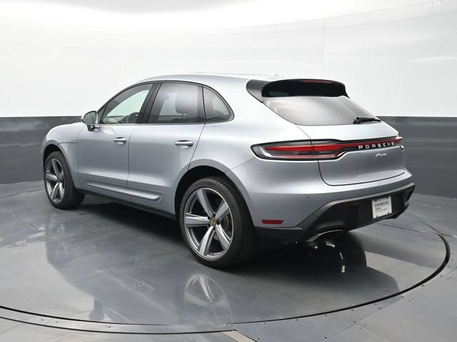 Certified 2025 Porsche Macan AWD/4WD image 3