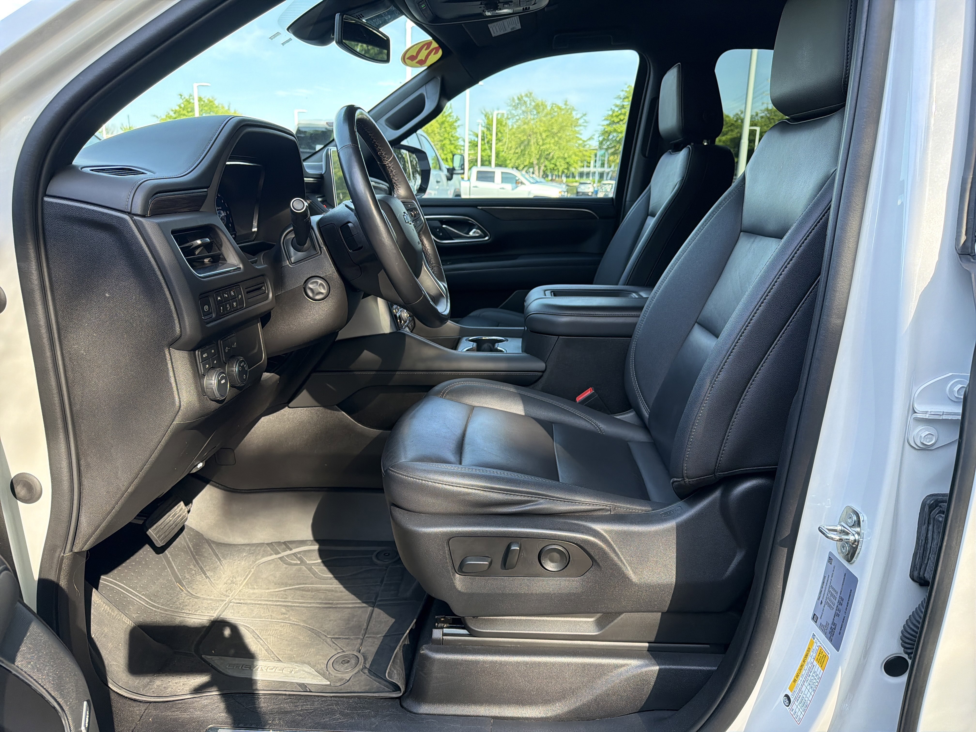 Used 2022 Chevrolet Suburban Z71 w/ Luxury Package AWD/4WD image 16
