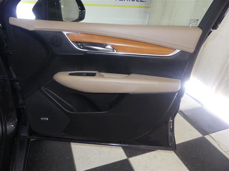 Used 2017 Cadillac XT5 Platinum AWD/4WD image 25