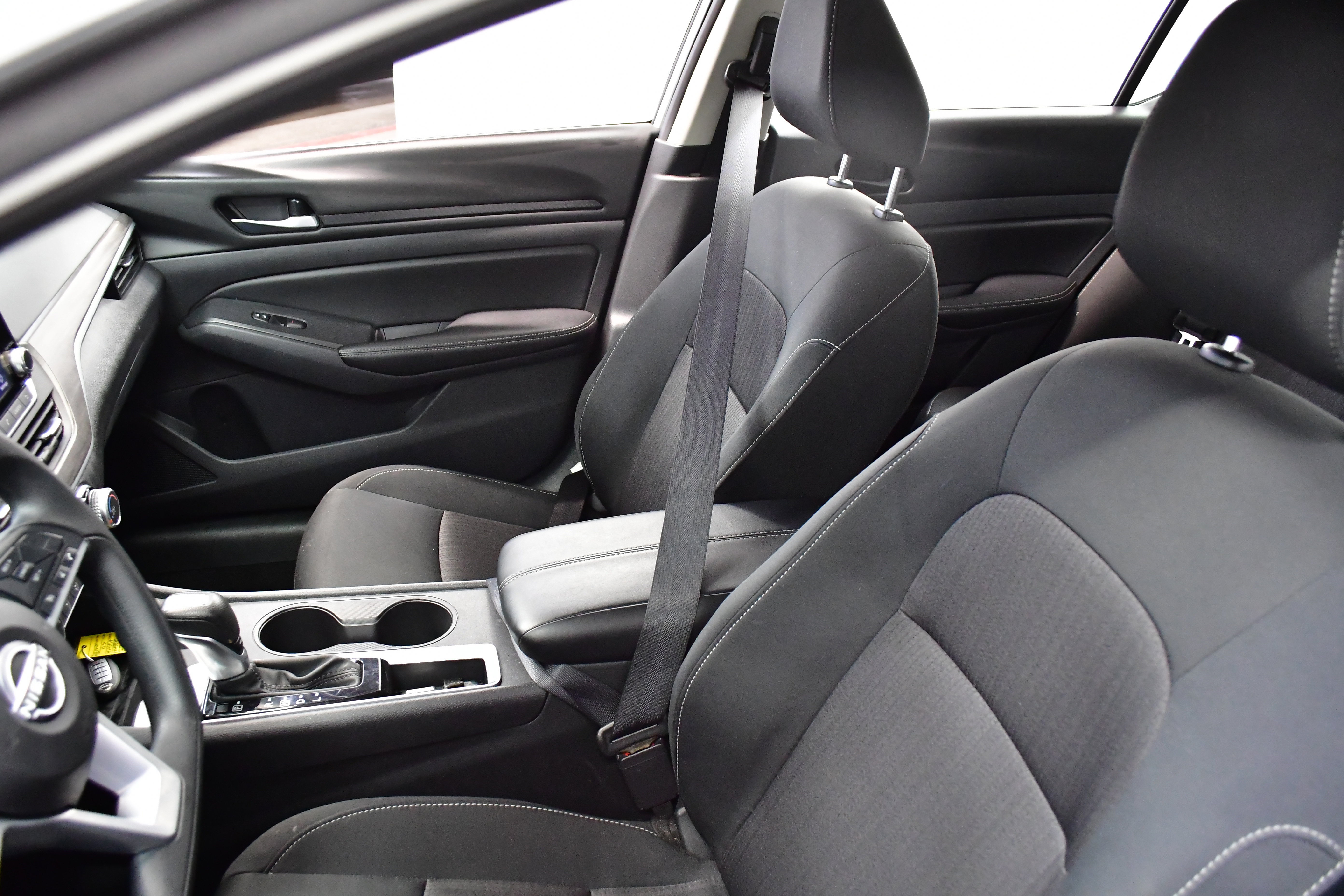 Used 2025 Nissan Altima 2.5 SV image 8