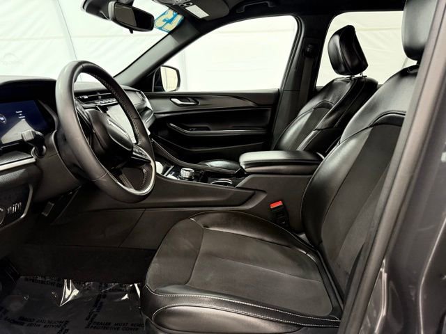 Used 2023 Jeep Grand Cherokee Altitude image 14