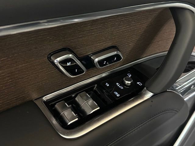 New 2025 Land Rover Range Rover SE image 27