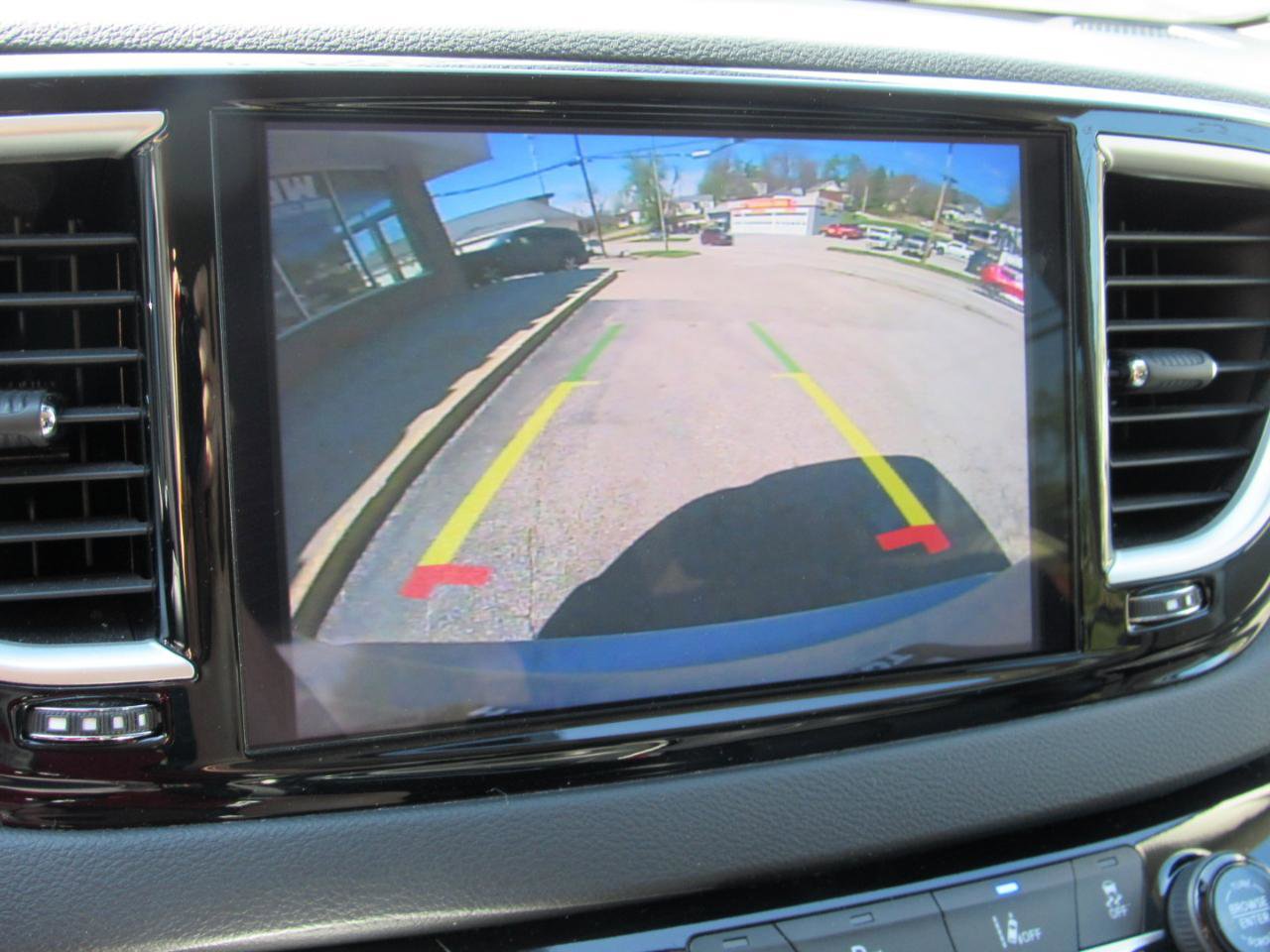 Used 2024 Chrysler Pacifica Touring-L FWD image 26