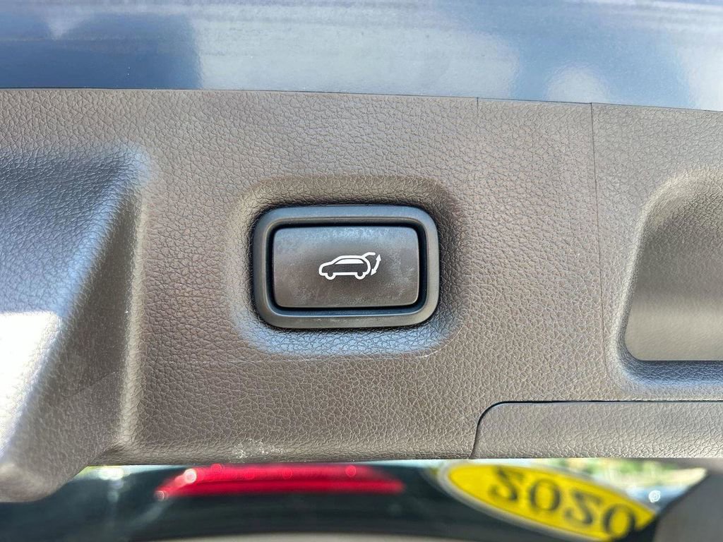 Used 2020 Hyundai Santa Fe Limited FWD image 16