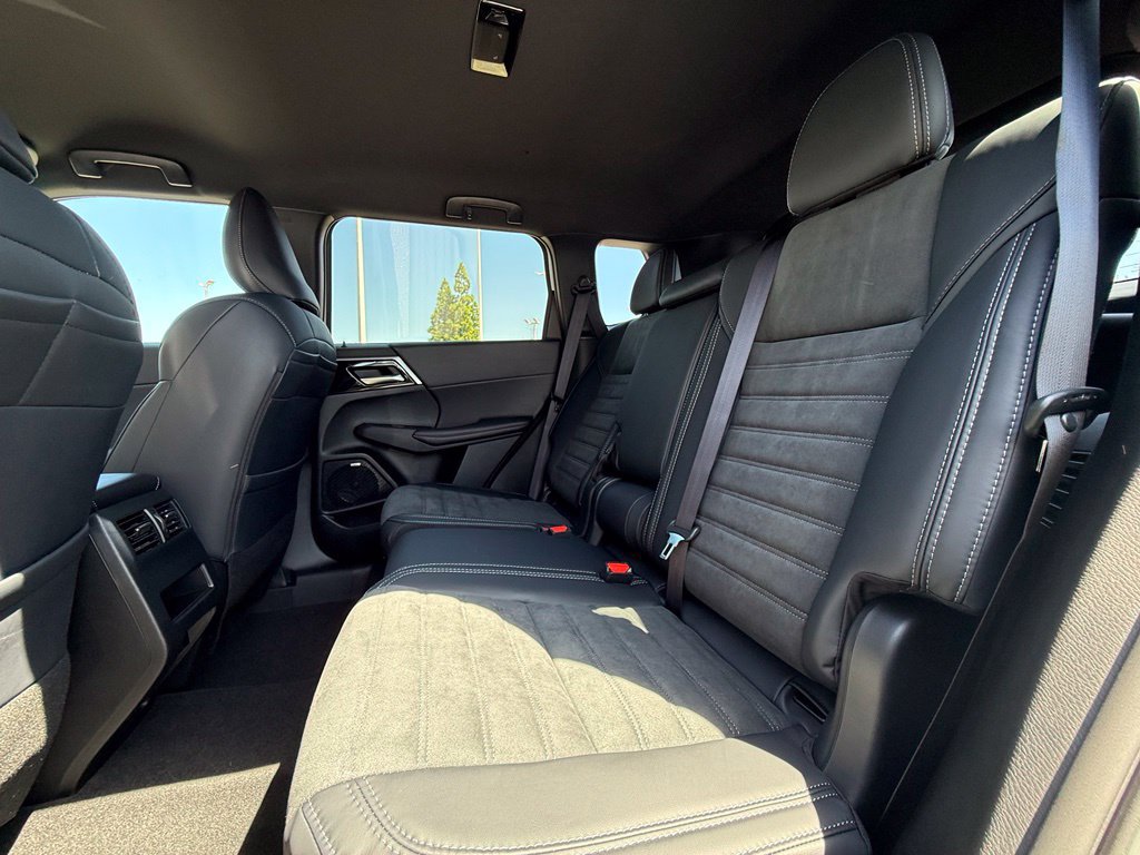 New 2026 Mitsubishi Outlander LE FWD image 37