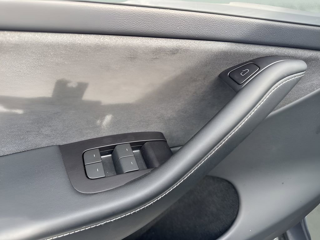 Used 2023 Tesla Model Y Long Range image 29