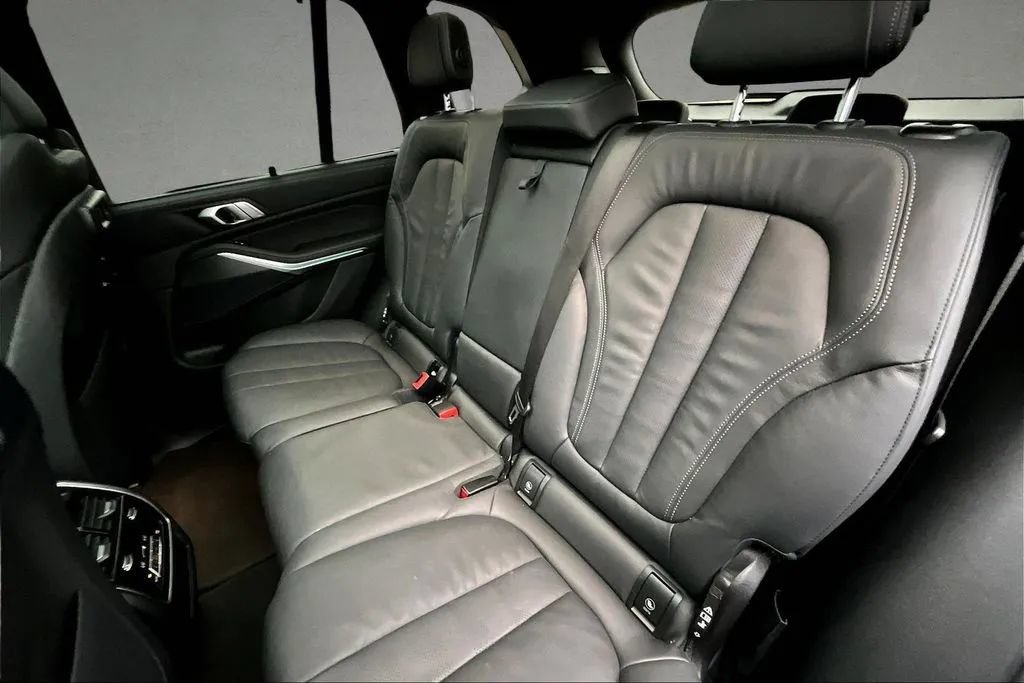 Used 2022 BMW X5 xDrive40i w/ M Sport Package AWD/4WD image 22