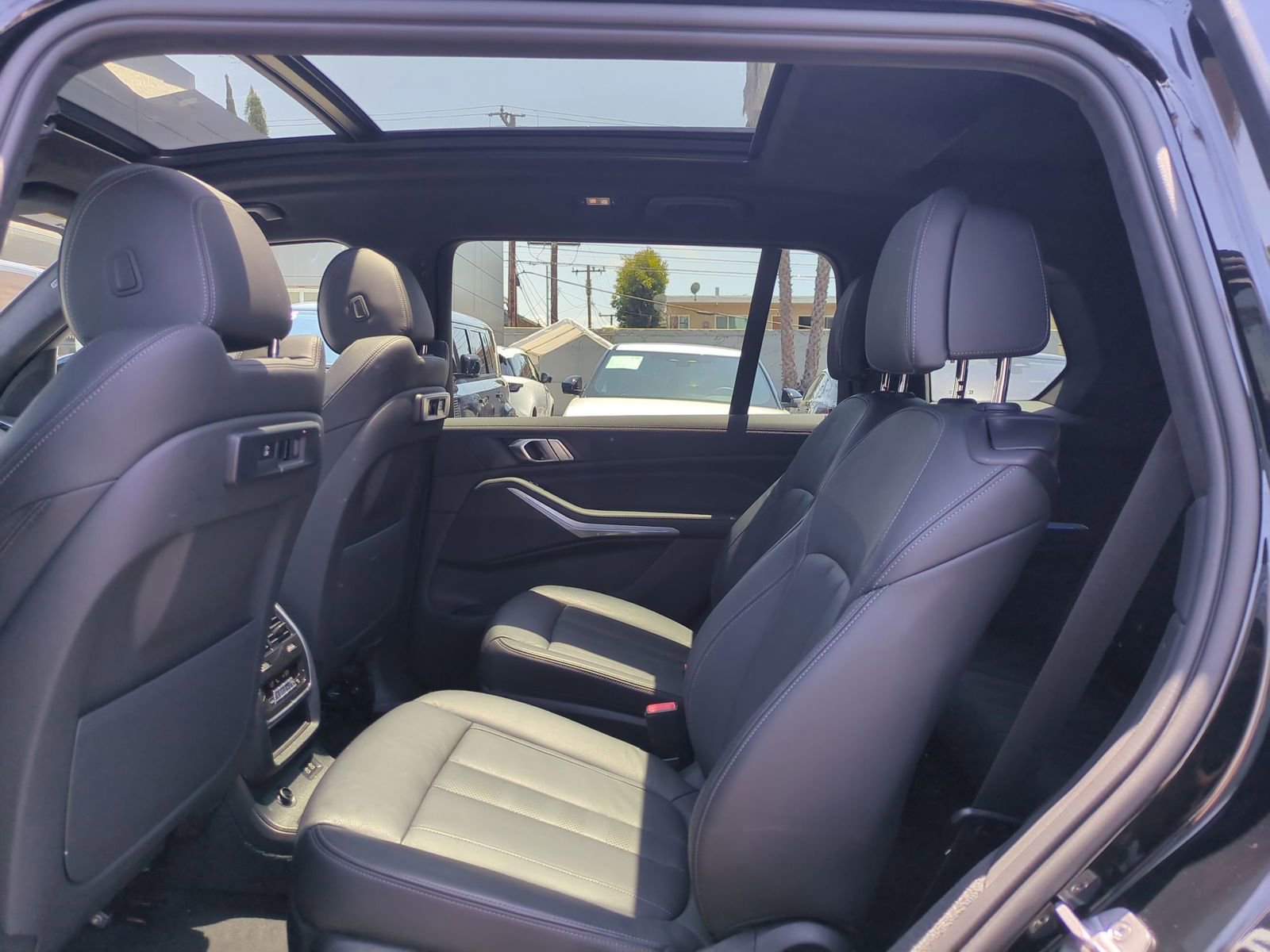 Used 2022 BMW X7 xDrive40i w/ Parking Assistance Package AWD/4WD image 24