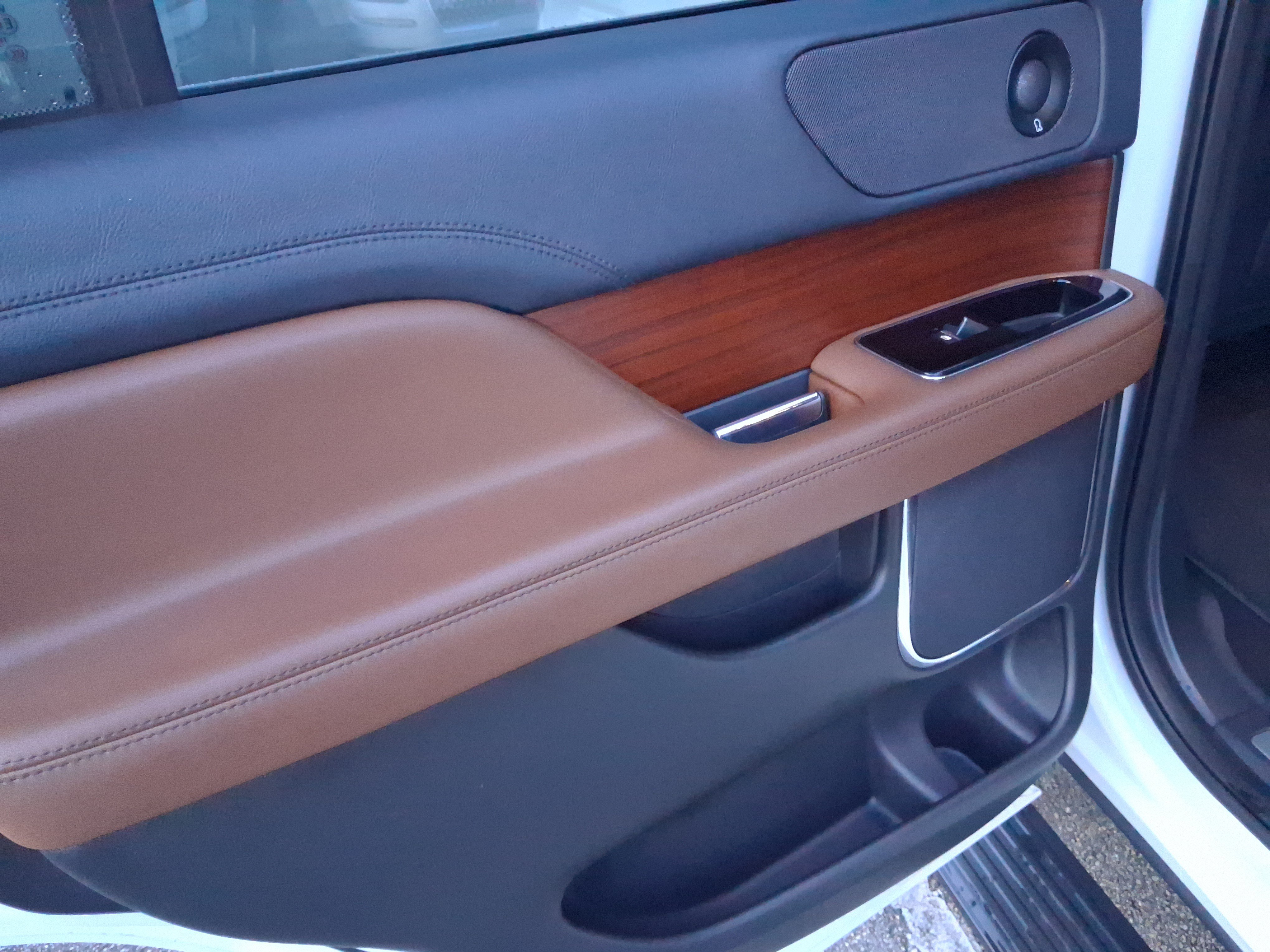 Certified 2023 Lincoln Navigator Reserve w/ Monochromatic Package AWD/4WD image 9