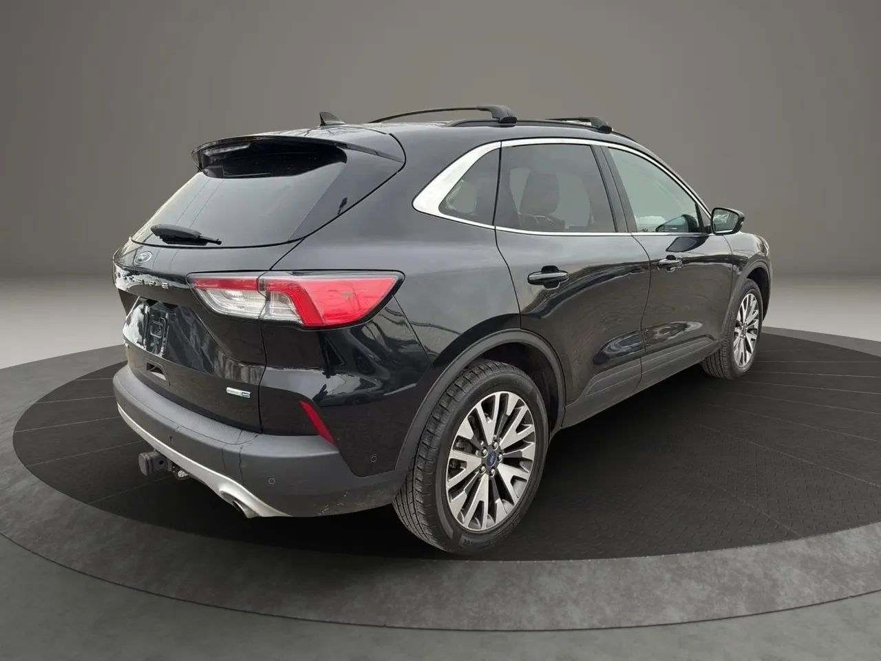 Used 2020 Ford Escape Titanium image 5