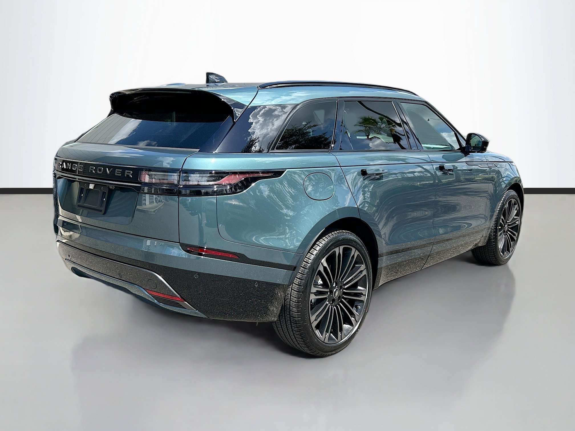 New 2026 Land Rover Range Rover Velar Dynamic SE image 4