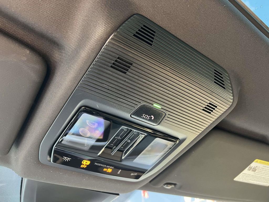 Used 2024 Volkswagen Atlas Cross Sport SE image 38