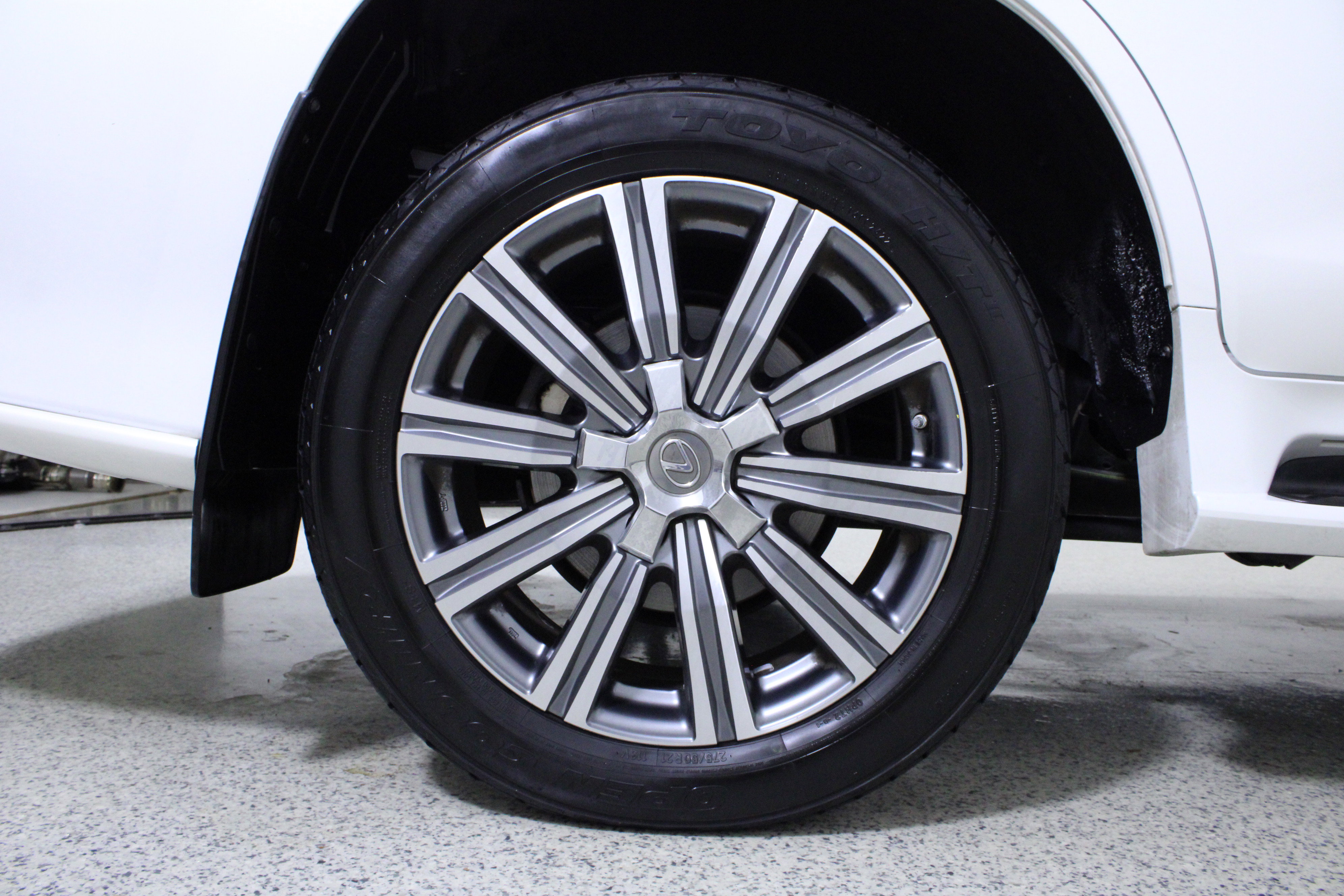 Used 2017 Lexus LX 570 4WD w/ Luxury Package image 8