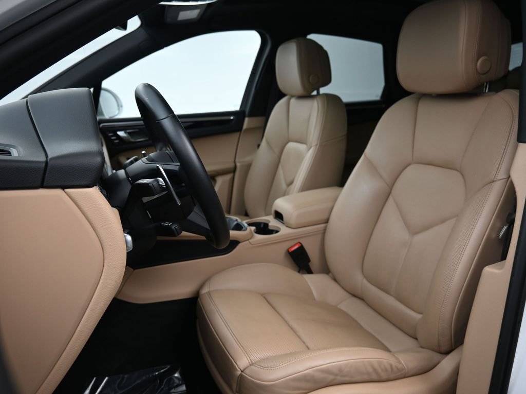 Certified 2022 Porsche Macan AWD/4WD image 5