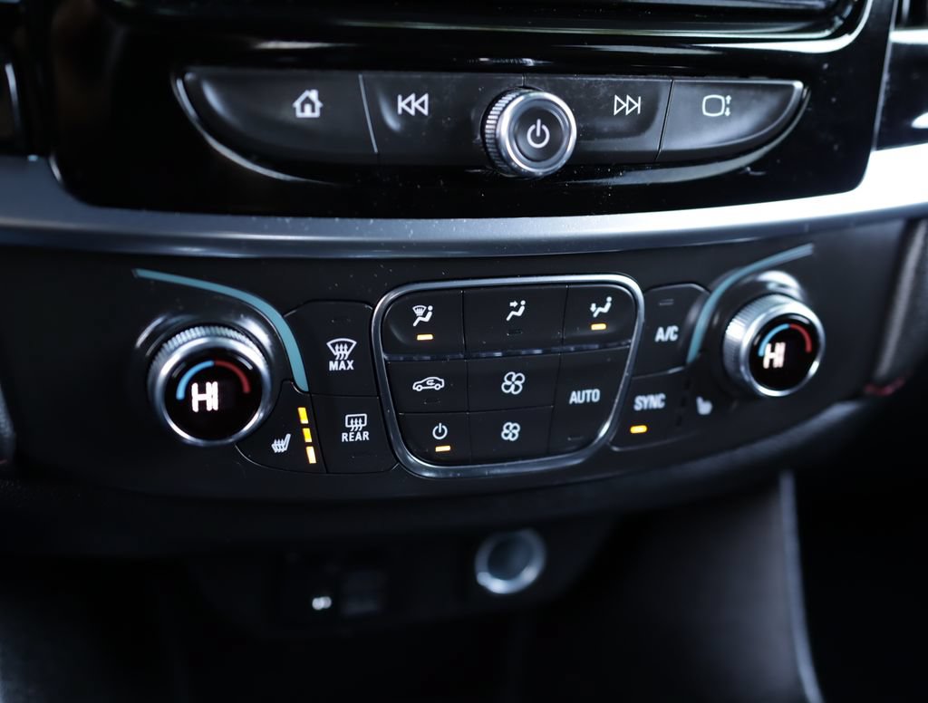 Used 2023 Chevrolet Traverse RS FWD image 17