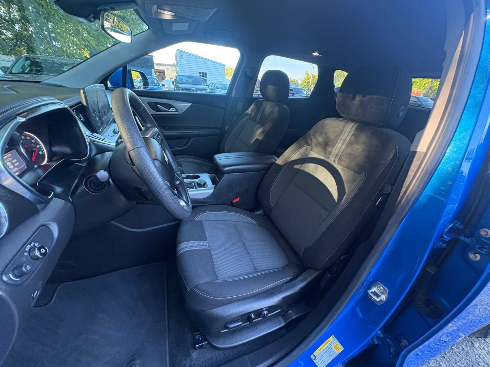 Used 2025 Chevrolet Blazer LT FWD image 37