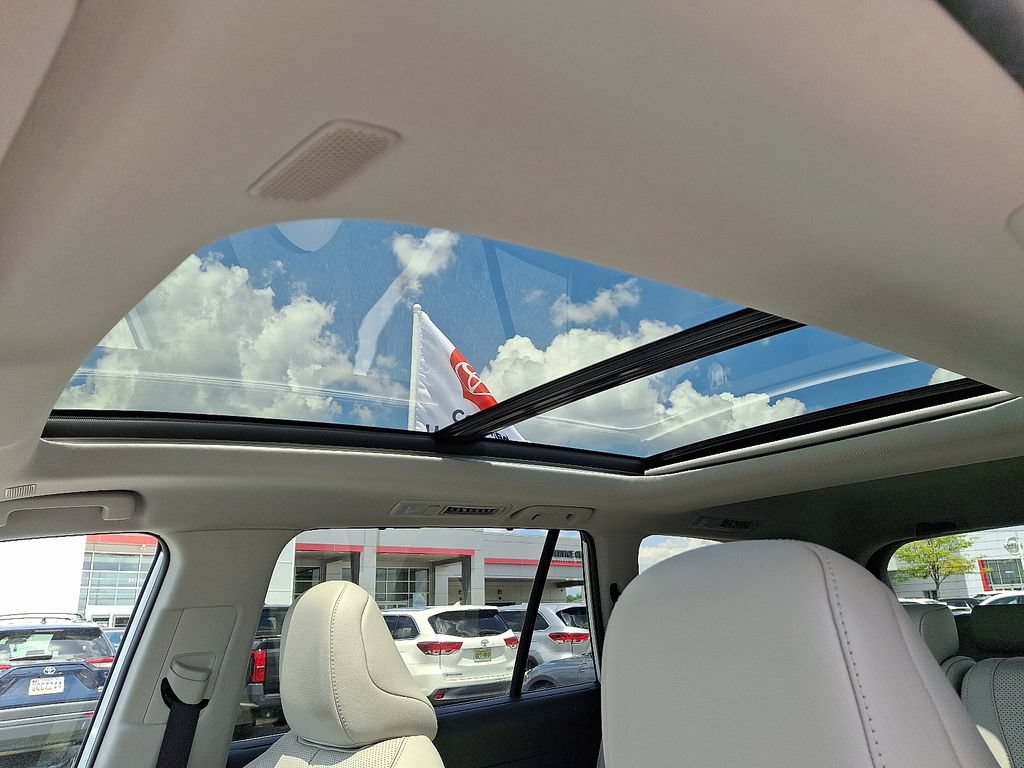 Certified 2025 Toyota Grand Highlander FWD image 15