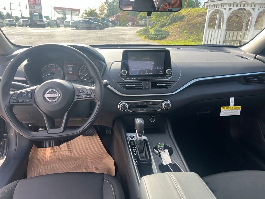 Used 2025 Nissan Altima 2.5 S image 14