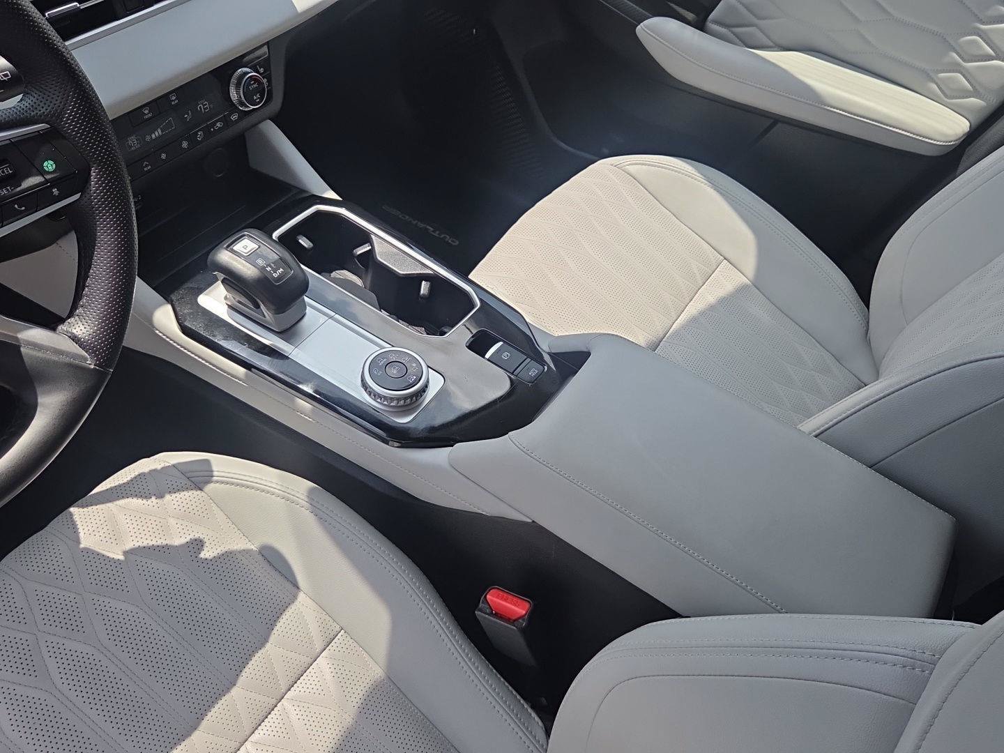 Used 2025 Mitsubishi Outlander AWD image 21