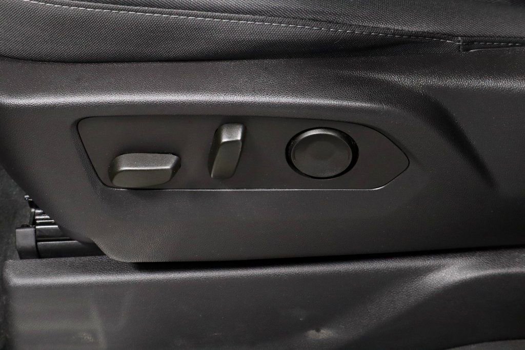 Used 2023 Chevrolet Silverado 1500 LT image 24