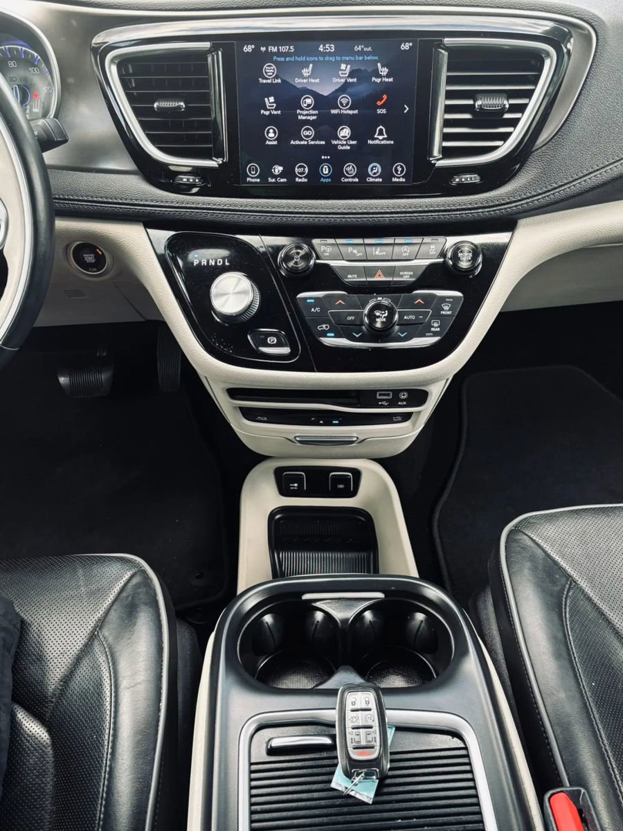 Used 2018 Chrysler Pacifica Limited w/ Tire & Wheel Group FWD image 20