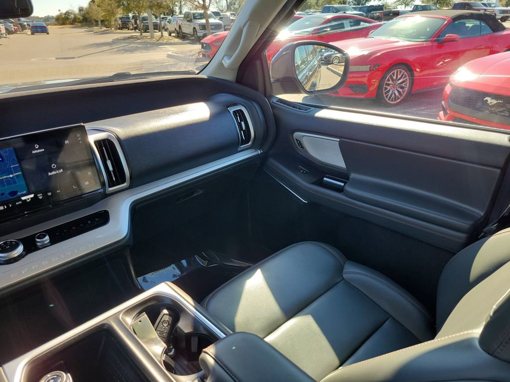 Used 2025 Ford Expedition Active image 13