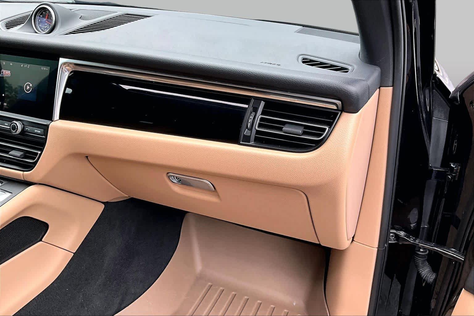 Used 2021 Porsche Macan AWD/4WD image 18