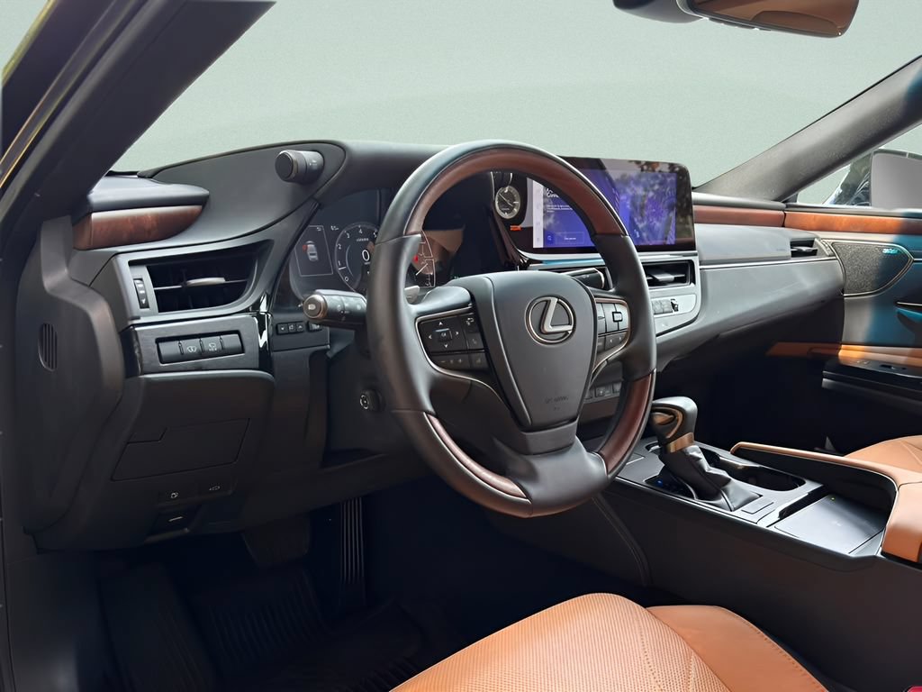 Used 2025 Lexus ES 350 Ultra Luxury FWD image 9