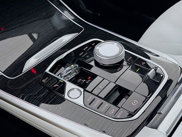 Used 2024 BMW X7 xDrive40i w/ M Sport Package image 17