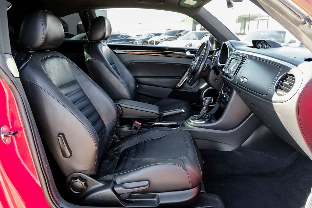 Used 2014 Volkswagen Beetle R-Line image 32