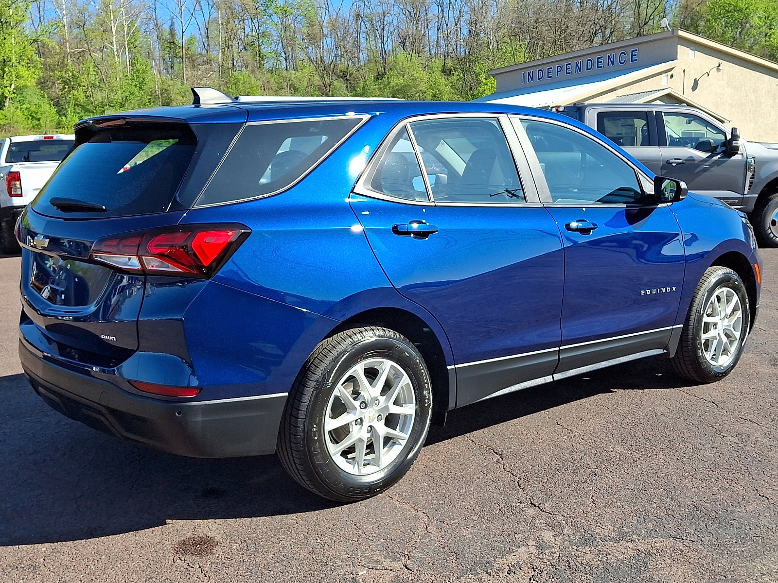 Used 2023 Chevrolet Equinox LS w/ Driver Confidence II Package AWD/4WD image 11
