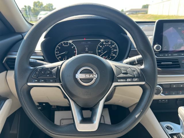Used 2024 Nissan Altima 2.5 SV FWD image 18