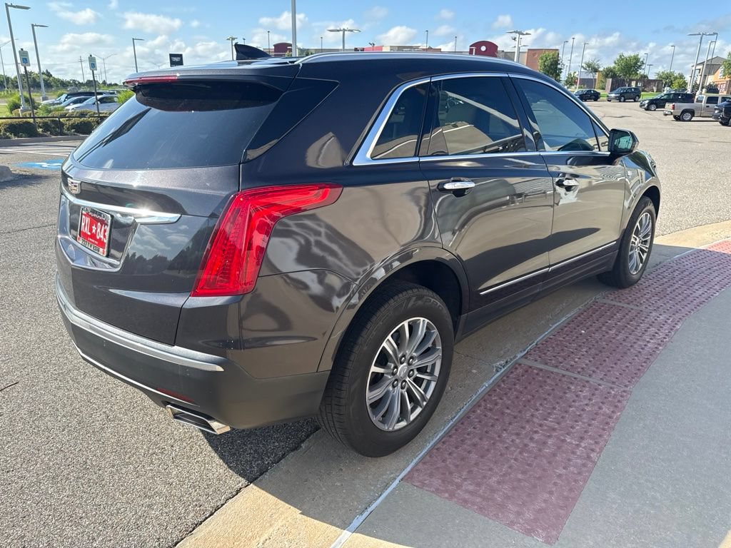 Used 2017 Cadillac XT5 Luxury w/ Driver Awareness Package FWD image 4