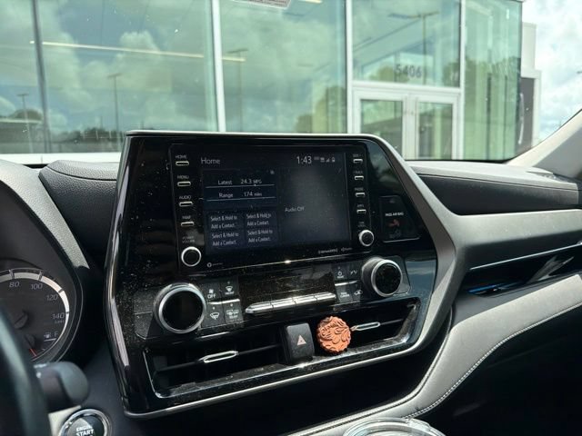 Used 2022 Toyota Highlander LE FWD image 12