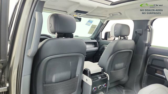 Used 2025 Land Rover Defender 110 X image 30