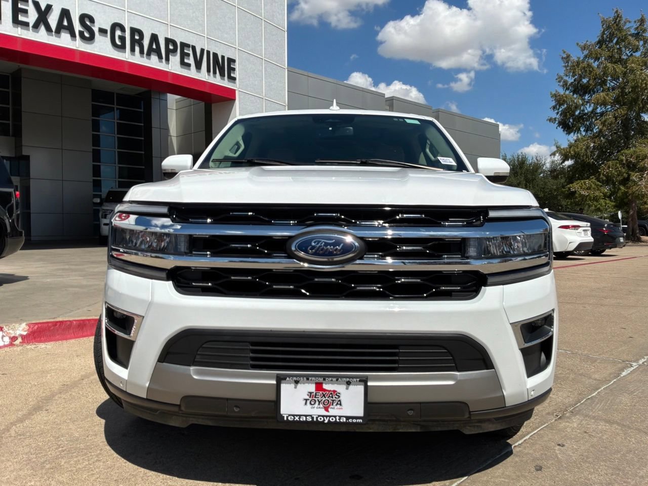 Used 2024 Ford Expedition Limited RWD image 3