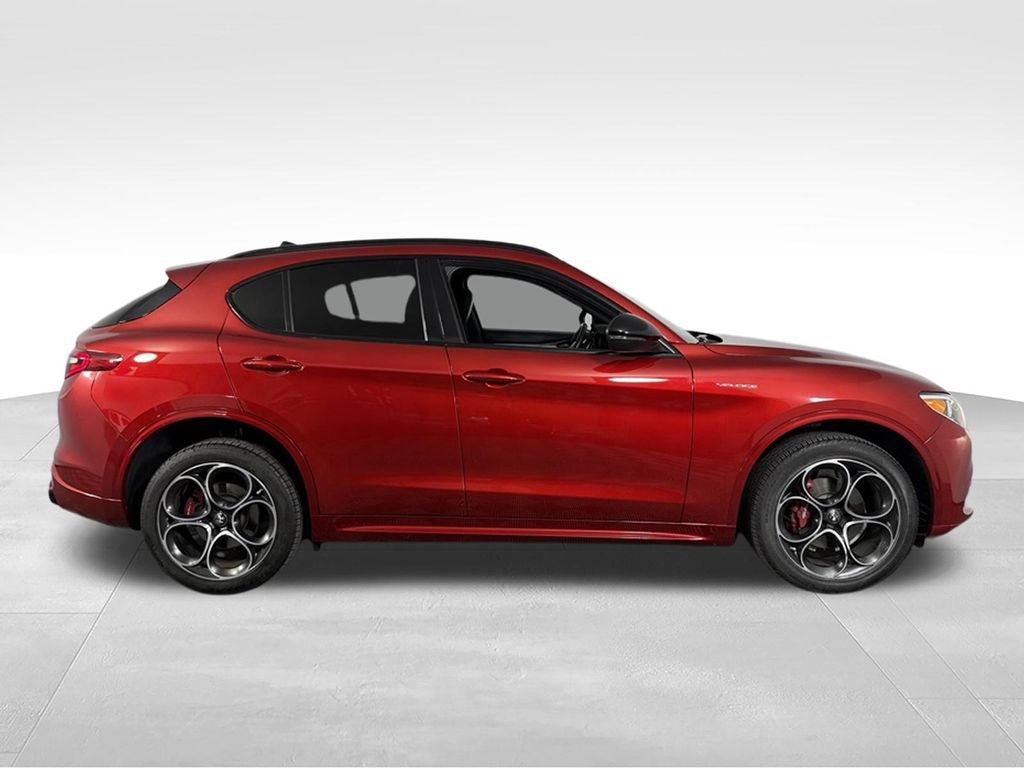 Used 2023 Alfa Romeo Stelvio Veloce AWD/4WD image 6