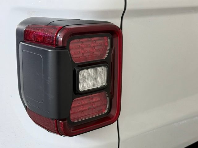 Used 2025 Jeep Gladiator Rubicon AWD/4WD image 13