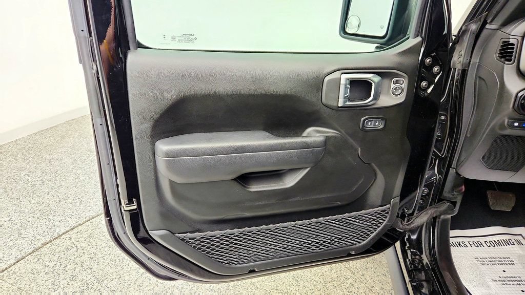 Used 2023 Jeep Wrangler Unlimited w/ Cold Weather Group AWD/4WD image 10