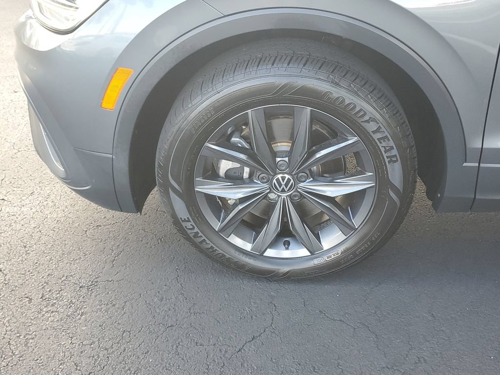 Used 2023 Volkswagen Tiguan SE FWD image 11